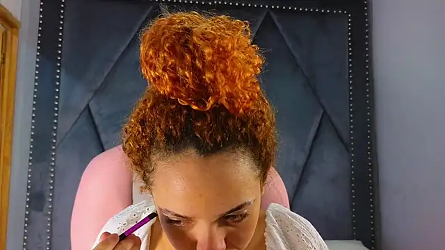 Snapshot of SexyLeilaa chatting on 03-19-25, 02:27 SexyLeilaa online show from 03-19-25, 02:27