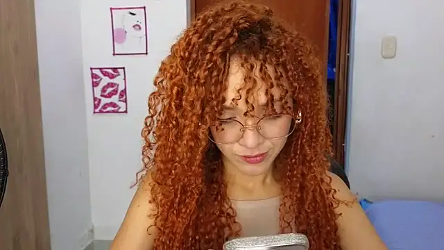 Snapshot of SexyLeilaa chatting on 10-18-25, 01:41 SexyLeilaa online show from 10-18-25, 01:41