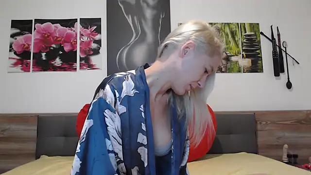 Snapshot of Naschkatze01 chatting on 11-16-25, 07:03 Naschkatze01 online show from 11-16-25, 07:03