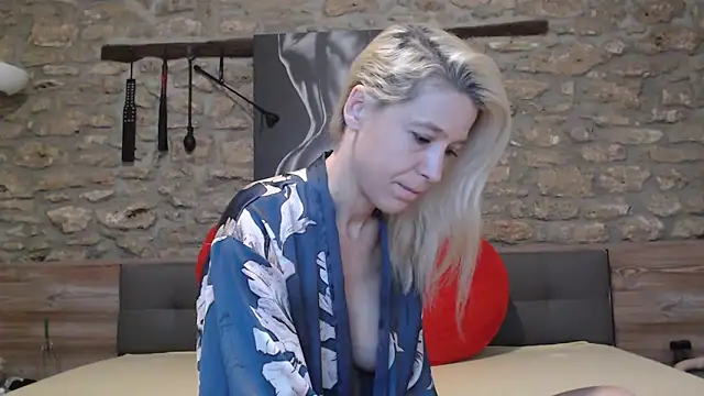 Naschkatze01 online show from 12-23-25, 08:23