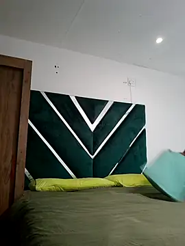 SweetAppleCandyxx online show from 12-18-25, 06:52