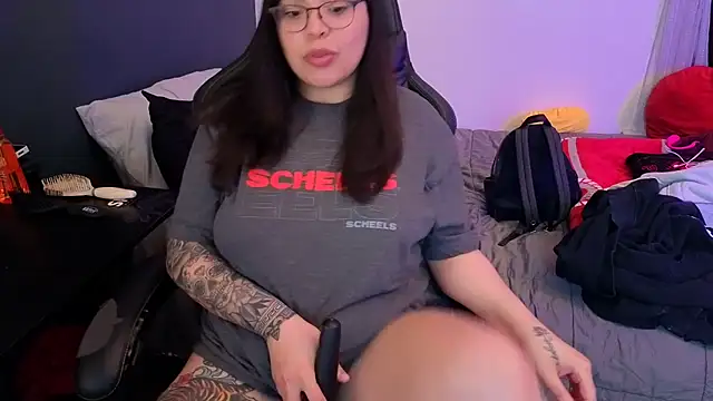 Snapshot of drizzypeach602 chatting on 02-27-26, 04:23 drizzypeach602 online show from 02-27-26, 04:23