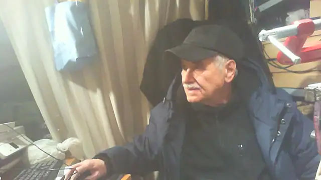 Snapshot of nonnomaturobisex chatting on 11-28-25, 03:14 nonnomaturobisex online show from 11-28-25, 03:14