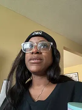 Snapshot of Tikalalin chatting on 09-16-25, 09:05 Tikalalin online show from 09-16-25, 09:05
