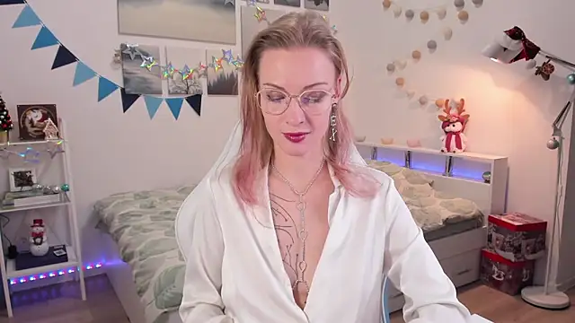 Snapshot of MissRightX chatting on 12-10-24, 02:39 MissRightX online show from 12-10-24, 02:39