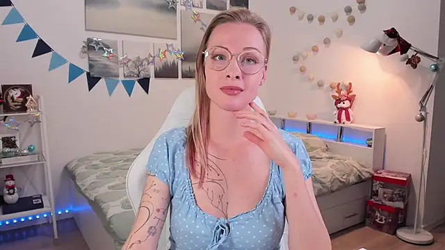 Snapshot of MissRightX chatting on 12-13-24, 03:43 MissRightX online show from 12-13-24, 03:43