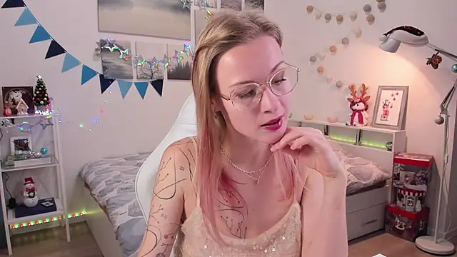 Snapshot of MissRightX chatting on 12-24-24, 06:50 MissRightX online show from 12-24-24, 06:50