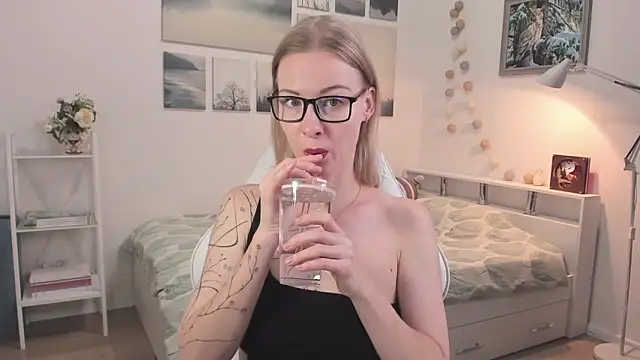 MissRightX online show from 11-04-25, 10:47