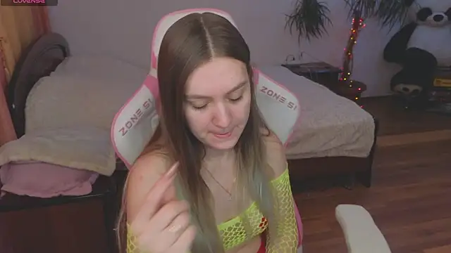 Snapshot of CyrilaPuff chatting on 12-19-24, 06:45 CyrilaPuff online show from 12-19-24, 06:45