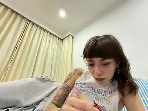 Snapshot of This_black_sheep chatting on 03-04-25, 12:29 This black sheep online show from 03-04-25, 12:29
