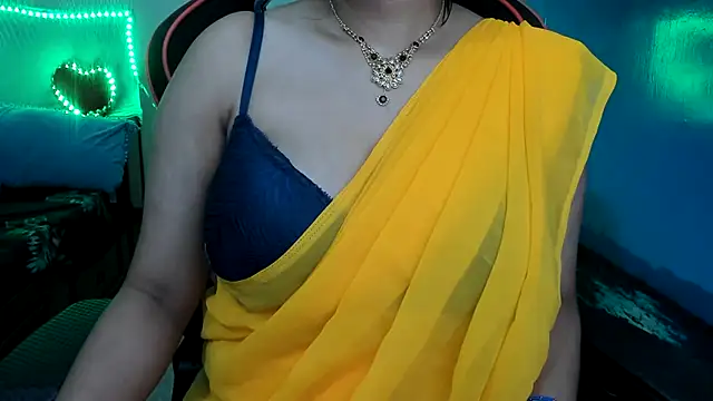 Snapshot of South_indian_tickly chatting on 01-17-25, 06:23 South indian tickly online show from 01-17-25, 06:23