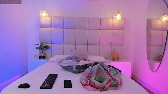 DanielleEvans  online show from 10-08-25, 11:30