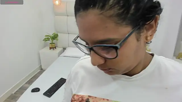 DanielleEvans  online show from 10-15-25, 11:21