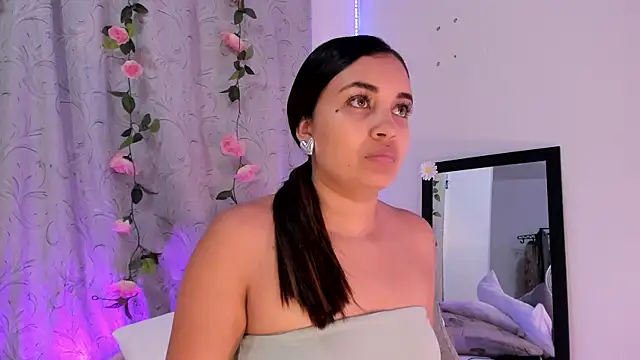 Snapshot of aisha_es chatting on 01-08-25, 10:16 aisha es online show from 01-08-25, 10:16