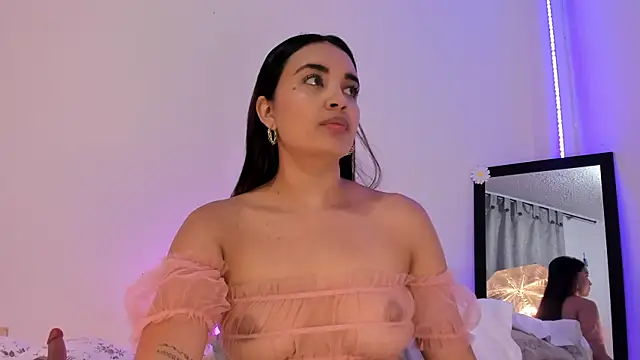 Snapshot of aisha_es chatting on 01-19-25, 04:04 aisha es online show from 01-19-25, 04:04