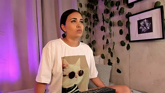 Snapshot of aisha_es chatting on 02-18-25, 09:42 aisha es online show from 02-18-25, 09:42