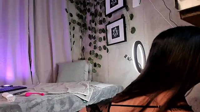 Snapshot of aisha_es chatting on 02-20-25, 10:59 aisha es online show from 02-20-25, 10:59