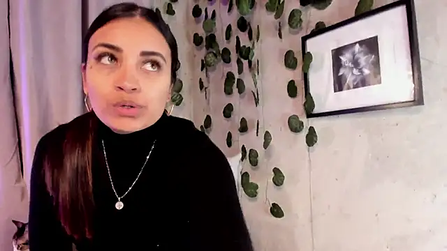 Snapshot of aisha_es chatting on 02-25-25, 11:22 aisha es online show from 02-25-25, 11:22