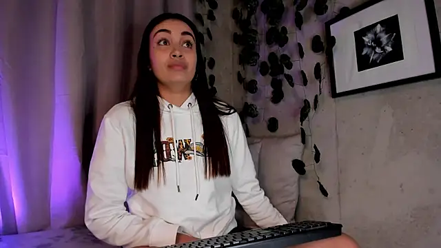 Snapshot of aisha_es chatting on 03-11-25, 10:31 aisha es online show from 03-11-25, 10:31