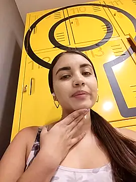 Snapshot of aisha_es chatting on 03-18-25, 05:10 aisha es online show from 03-18-25, 05:10