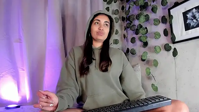 Snapshot of aisha_es chatting on 03-18-25, 09:10 aisha es online show from 03-18-25, 09:10