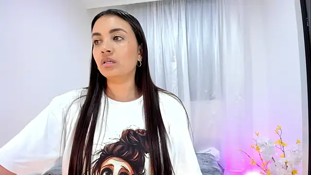 Snapshot of aisha_es chatting on 10-22-25, 10:09 aisha es online show from 10-22-25, 10:09