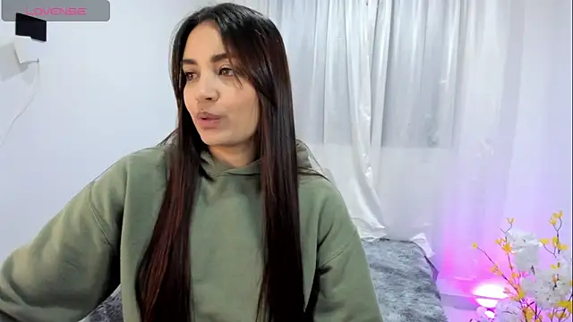 Snapshot of aisha_es chatting on 10-24-25, 10:28 aisha es online show from 10-24-25, 10:28