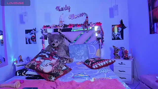 Karly moon online show from 12-18-24, 06:32