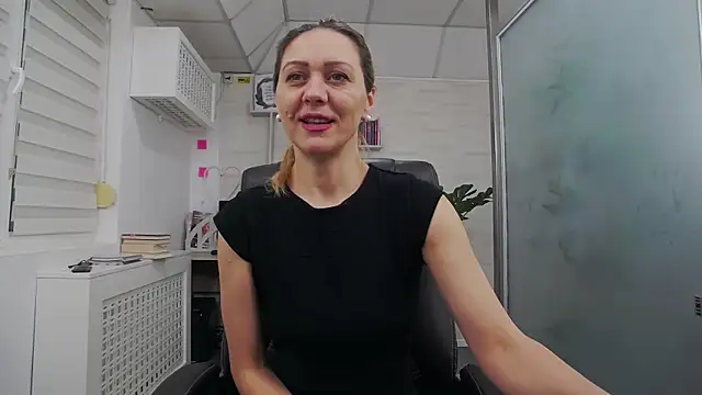 EllaMilf  online show from 11-15-25, 04:58