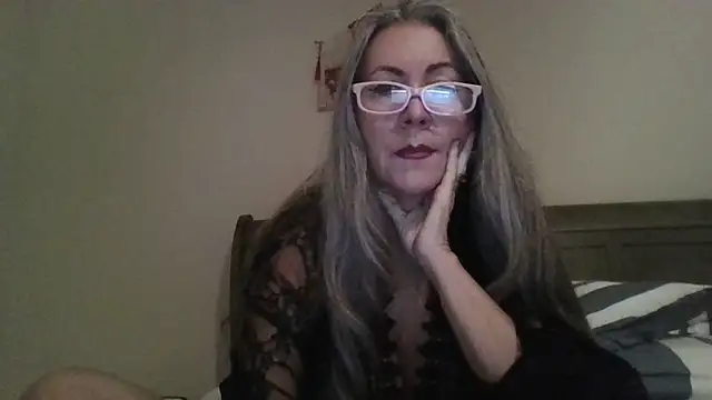 EvaRobinson online show from 12-20-24, 03:58