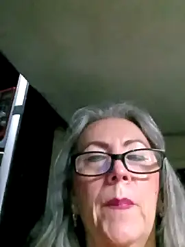 EvaRobinson online show from 12-31-24, 02:08