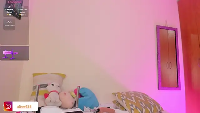 olivia  s online show from 01-24-25, 04:59