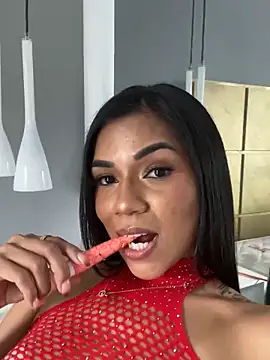 Snapshot of MauraGray chatting on 02-07-25, 06:56 MauraGray online show from 02-07-25, 06:56