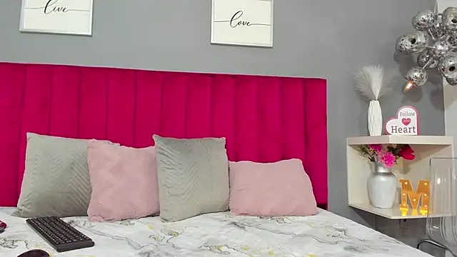 Snapshot of MauraGray chatting on 02-19-25, 12:03 MauraGray online show from 02-19-25, 12:03