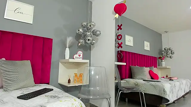 Snapshot of MauraGray chatting on 02-28-25, 10:06 MauraGray online show from 02-28-25, 10:06