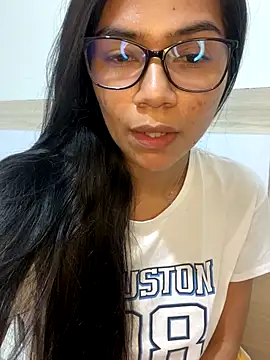 Snapshot of MauraGray chatting on 10-13-25, 10:54 MauraGray online show from 10-13-25, 10:54