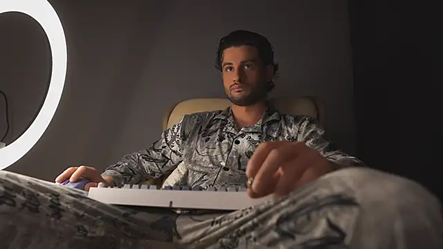 Keen   Luckystrike online show from 03-04-25, 10:05