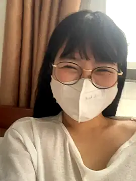 Snapshot of Onee-Chew chatting on 12-18-25, 06:41 Onee-Chew online show from 12-18-25, 06:41