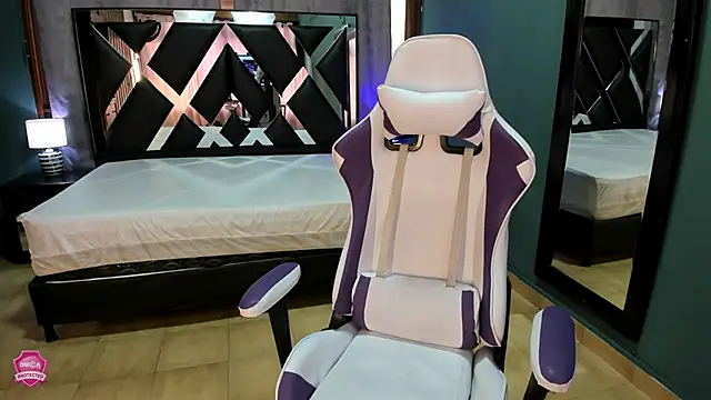 Linda4Petite online show from 03-21-25, 06:18