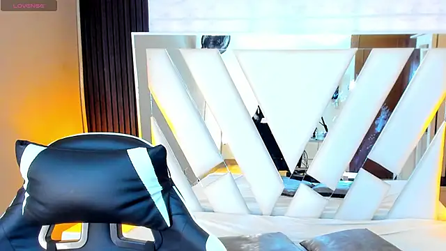 Linda4Petite online show from 09-24-25, 06:00