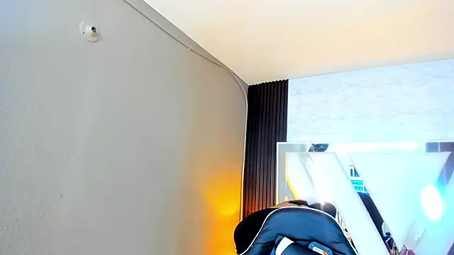 Linda4Petite online show from 10-21-25, 06:19