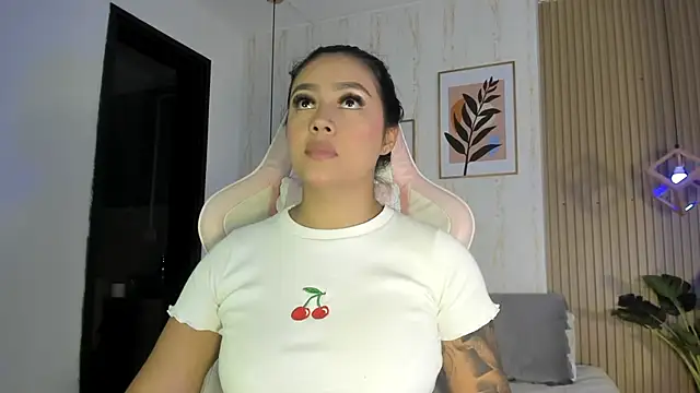 Snapshot of CameronCollins_ chatting on 10-06-25, 07:44 CameronCollins online show from 10-06-25, 07:44