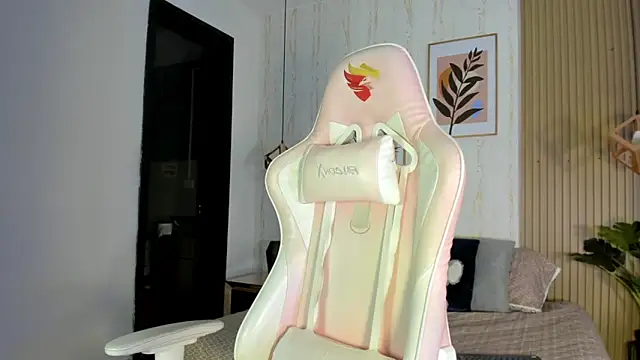 Snapshot of CameronCollins_ chatting on 10-14-25, 07:47 CameronCollins online show from 10-14-25, 07:47