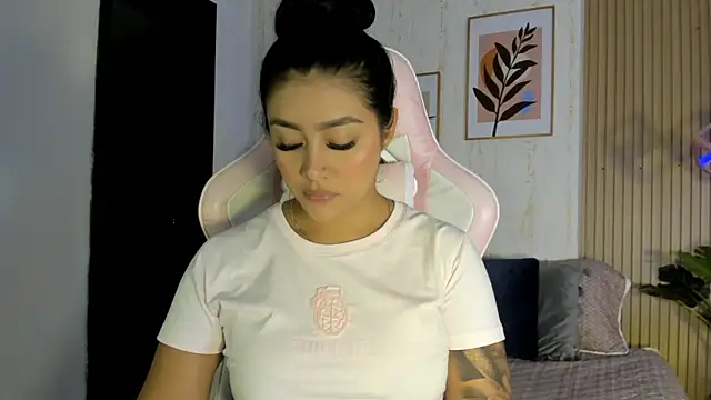 Snapshot of CameronCollins_ chatting on 10-17-25, 07:49 CameronCollins online show from 10-17-25, 07:49