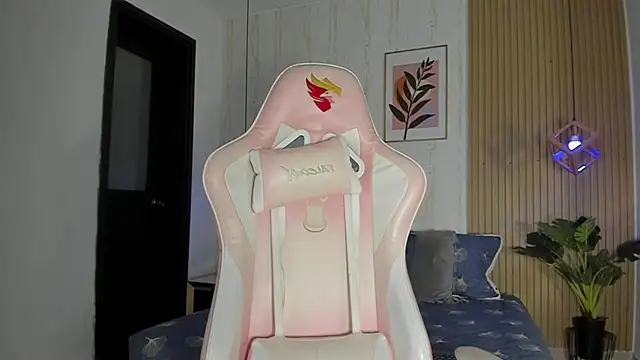 Snapshot of CameronCollins_ chatting on 10-20-25, 07:47 CameronCollins online show from 10-20-25, 07:47