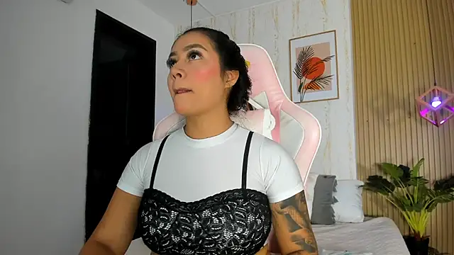 Snapshot of CameronCollins_ chatting on 10-31-25, 07:37 CameronCollins online show from 10-31-25, 07:37