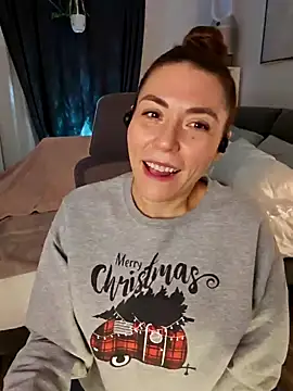 Snapshot of Ellie-L-Elizabeth chatting on 12-16-24, 02:36 Ellie-L-Elizabeth online show from 12-16-24, 02:36