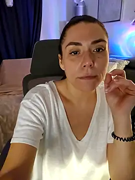 Snapshot of Ellie-L-Elizabeth chatting on 02-11-25, 10:50 Ellie-L-Elizabeth online show from 02-11-25, 10:50