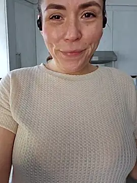 Snapshot of Ellie-L-Elizabeth chatting on 02-14-25, 09:21 Ellie-L-Elizabeth online show from 02-14-25, 09:21