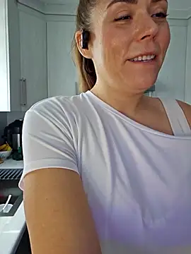 Snapshot of Ellie-L-Elizabeth chatting on 02-25-25, 03:16 Ellie-L-Elizabeth online show from 02-25-25, 03:16